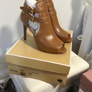 Michael Kors Blaze open toe bootie, leather!